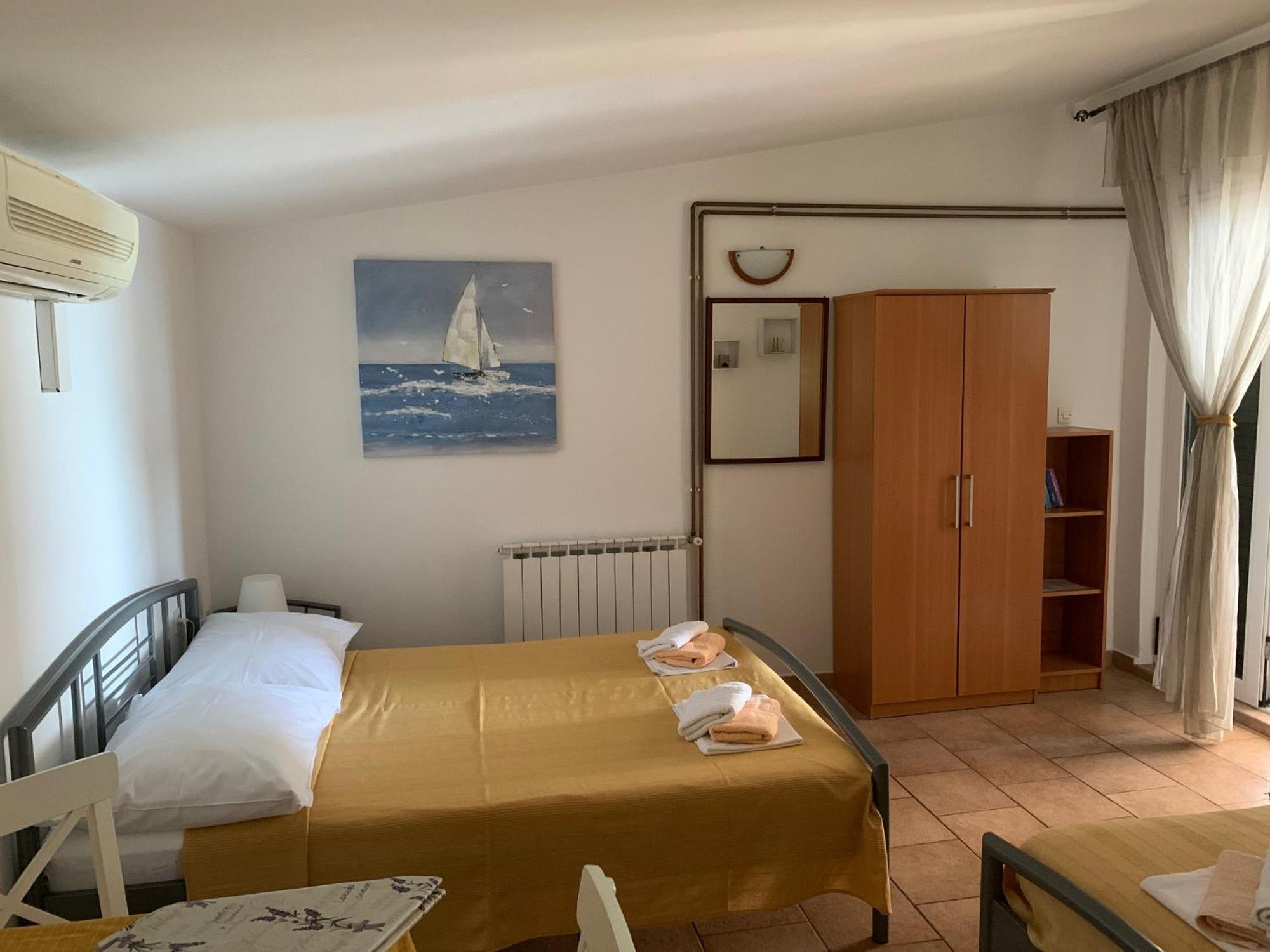 Apartments Jelusic Pirovac Luaran gambar