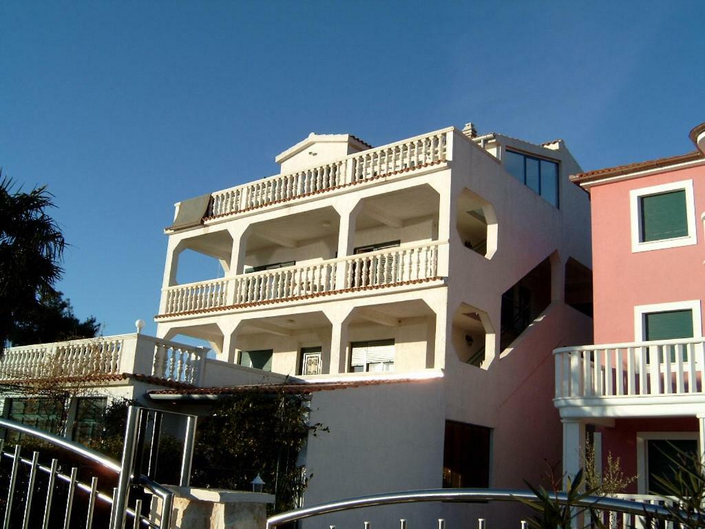 Apartments Jelusic Pirovac Luaran gambar