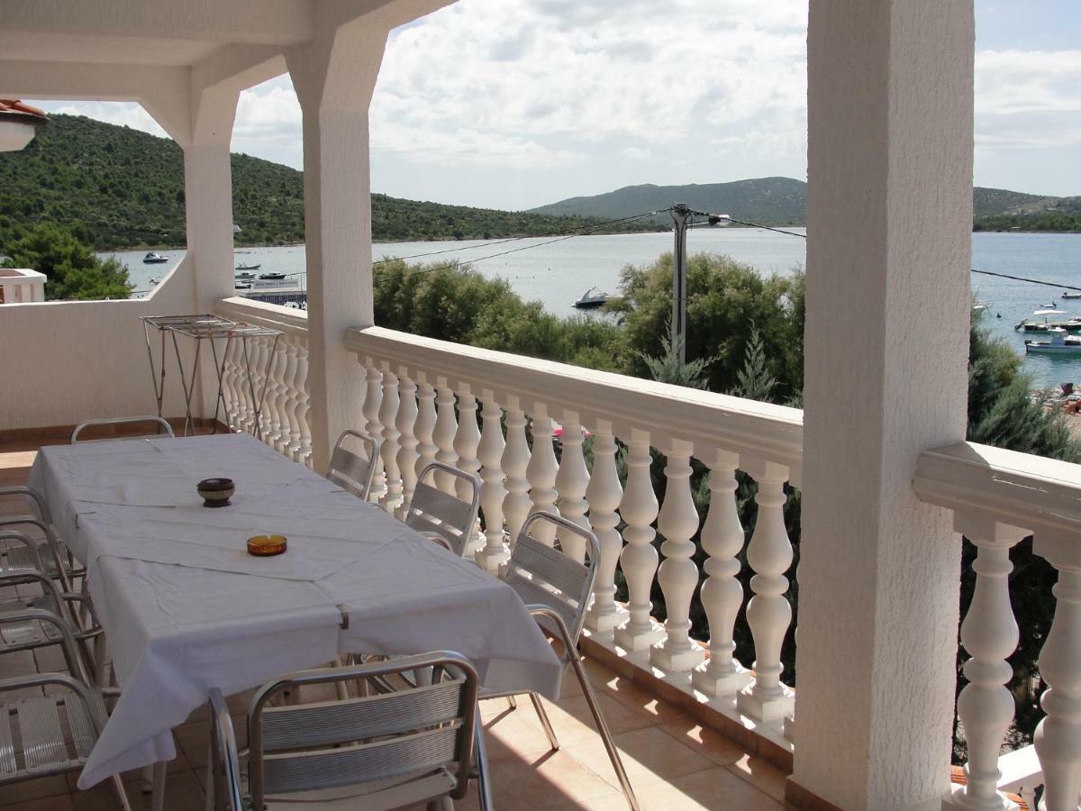 Apartments Jelusic Pirovac Luaran gambar