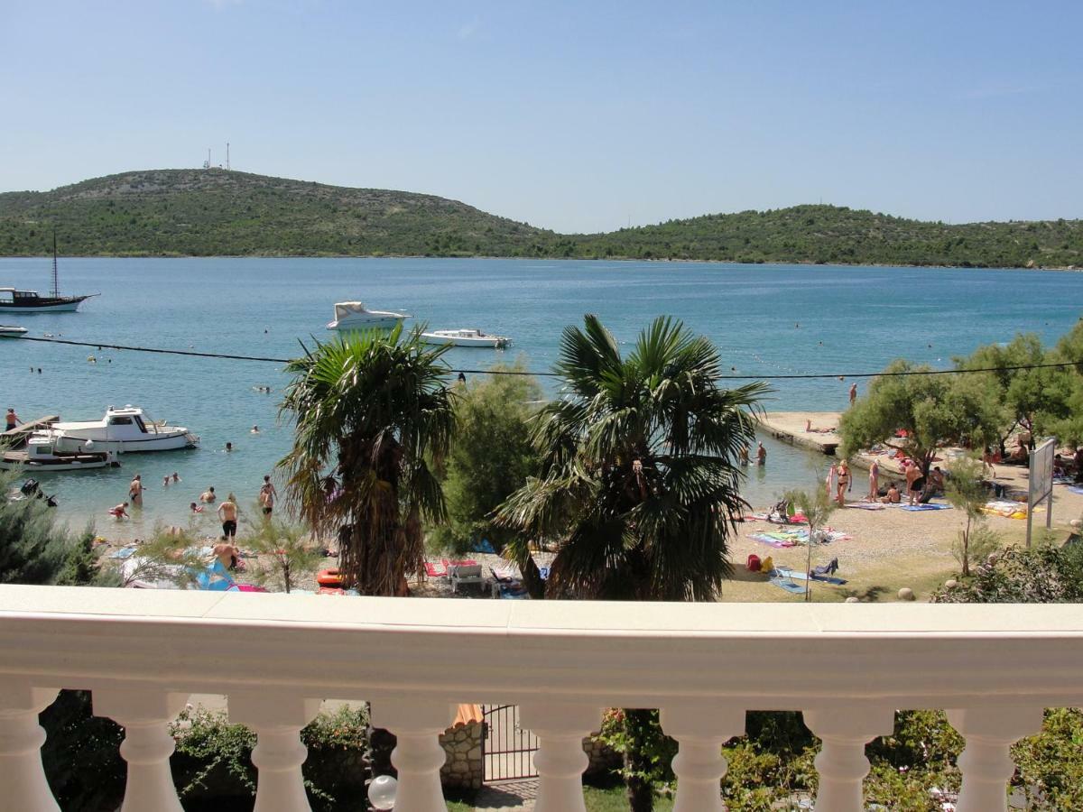 Apartments Jelusic Pirovac Luaran gambar